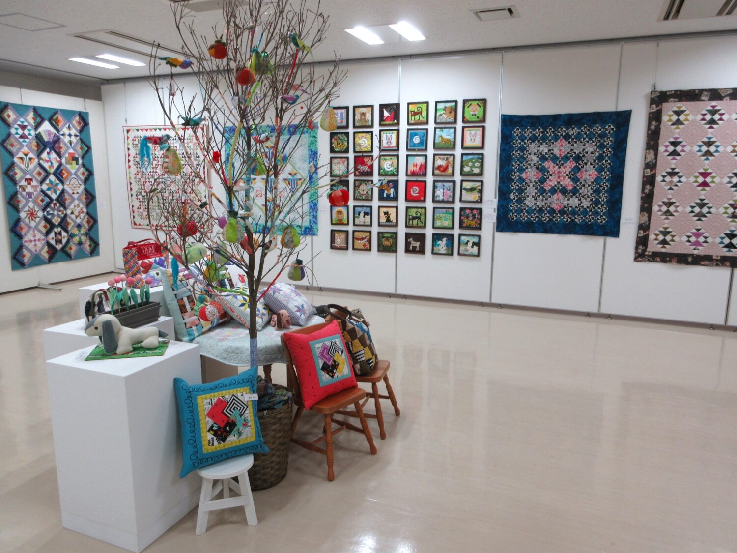 野畠玲子氏グループ展「ミモザの風パッチワーク教室展」5月3日（土 